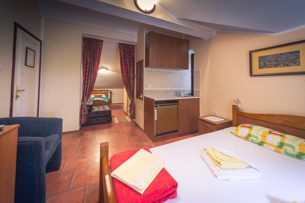 Apartments Villa Ferri Kotor Buitenkant foto