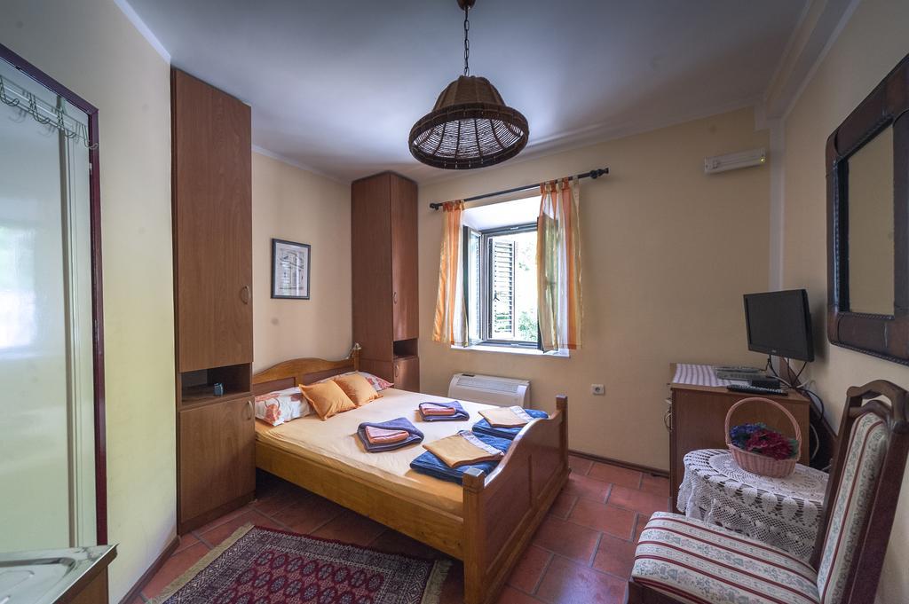 Apartments Villa Ferri Kotor Buitenkant foto